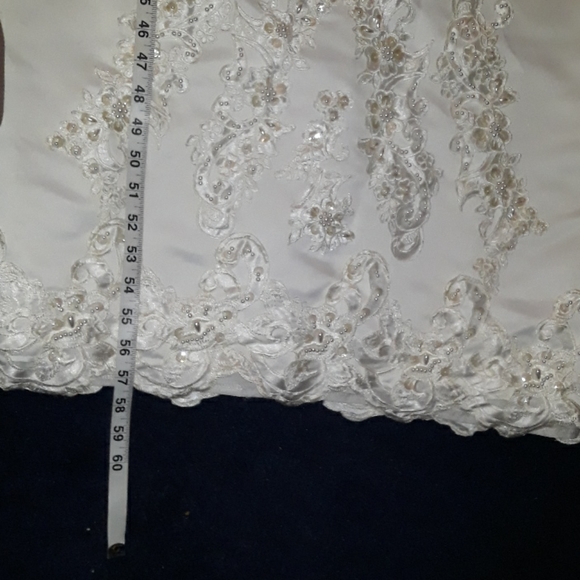 Oleg Cassini wedding gown with 7ft train - Picture 13 of 16